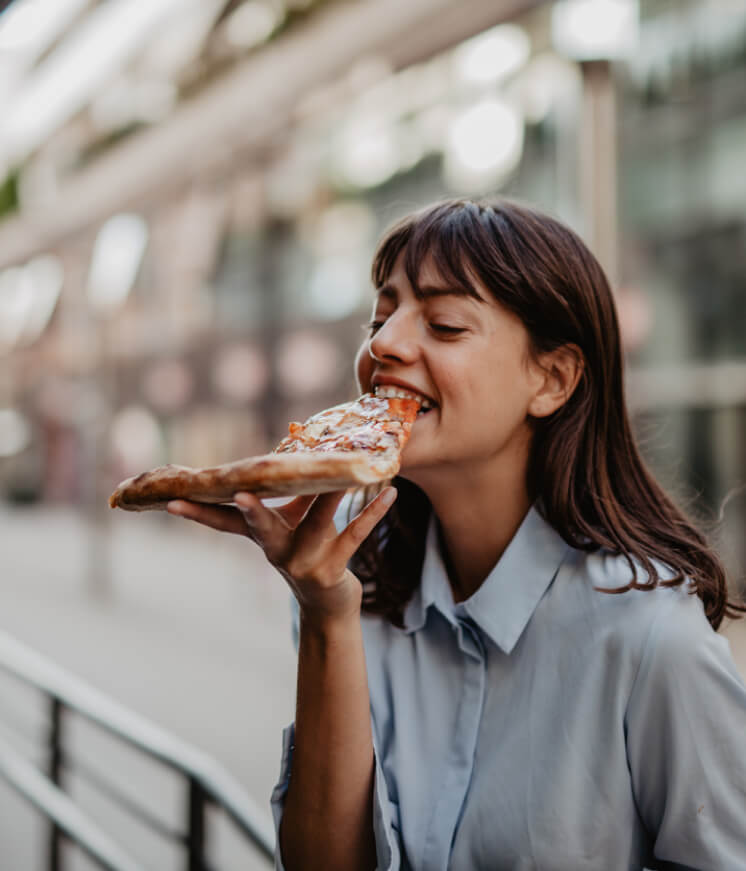 eating-pizza